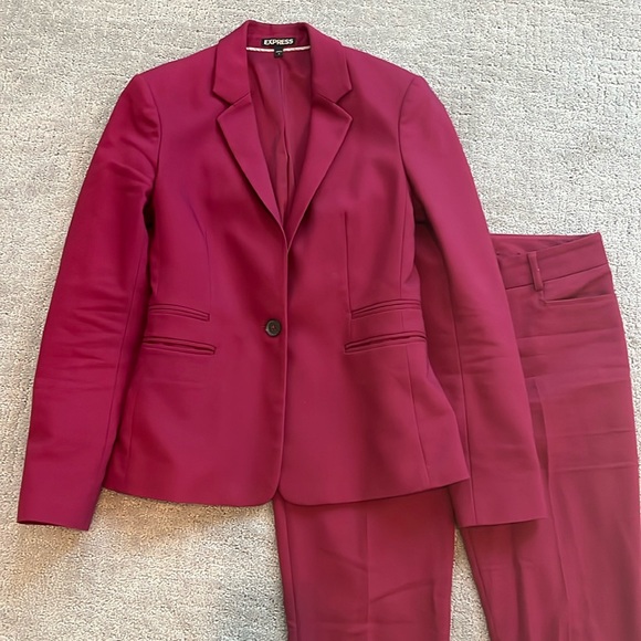 Express women’s suit

Bundle for Extra discount!!! - Picture 1 of 6